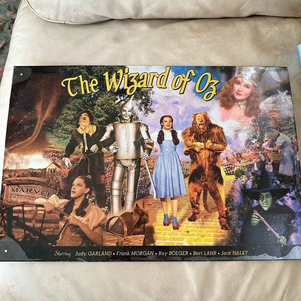 WIZARD OF OZ wall tin NWT